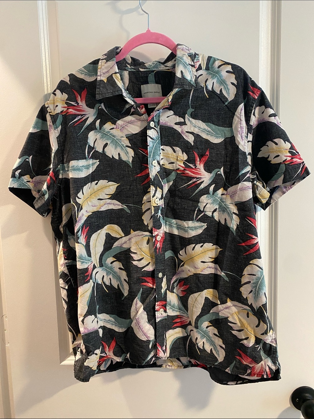 American Eagle Flex Black Tropical Print Short-Sleeve Shirt